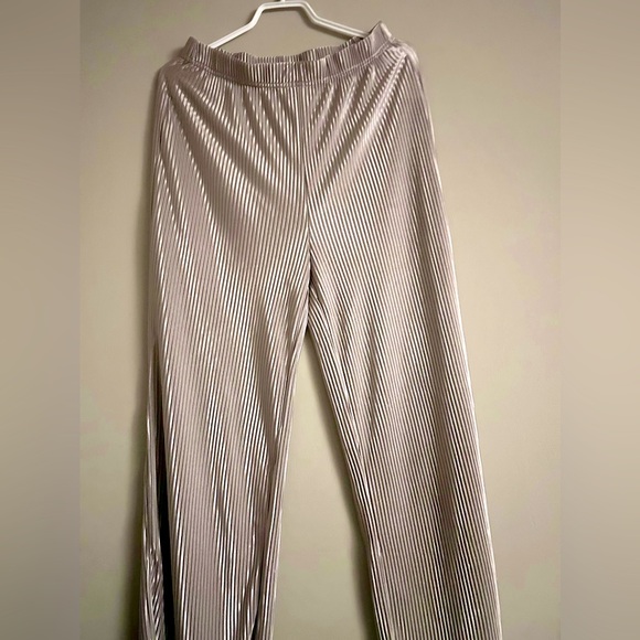 Silky pleated pants - Picture 1 of 4